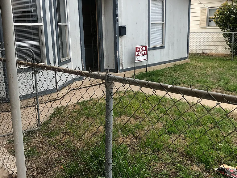 1109 Alameda Ave — Photo 1