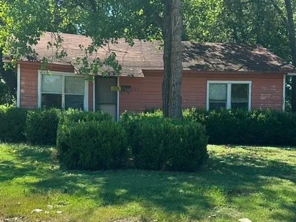 727 E 3rd St, Mc Gregor, TX 76657