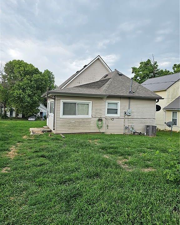 2nd image of 240 W 11th St