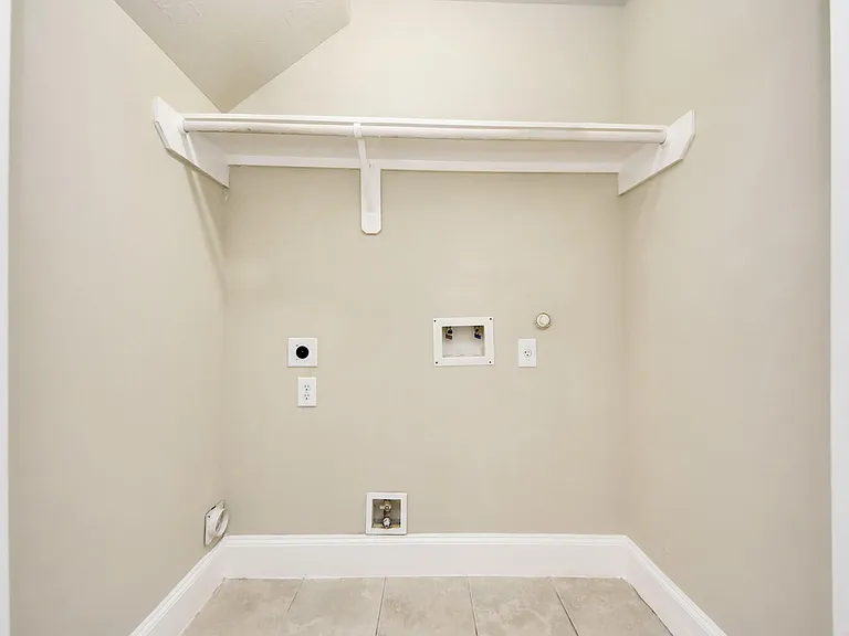 2119 Stuart St — Photo 34