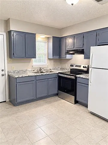 2 bed, 1.0 bath, 902 sqft, $1,100 — Photo 2