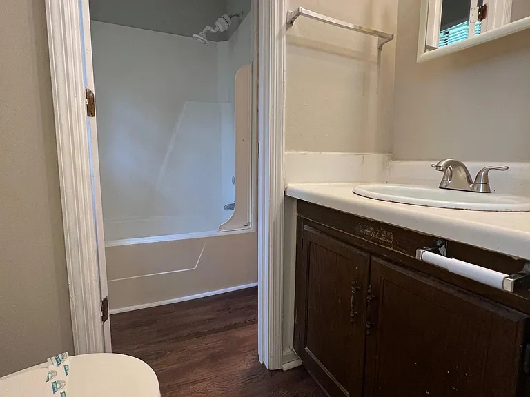 813 Robin Hood Trl — Photo 13