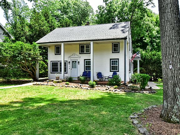 2nd image of 6 Standish Ln