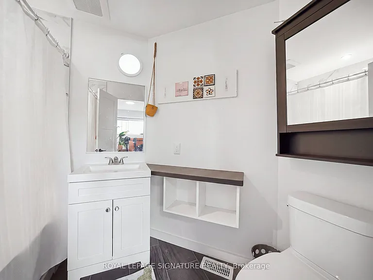389R Leslie St S #SOUTH — Photo 10