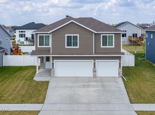 796 58th Ave S, Grand Forks, ND 58201