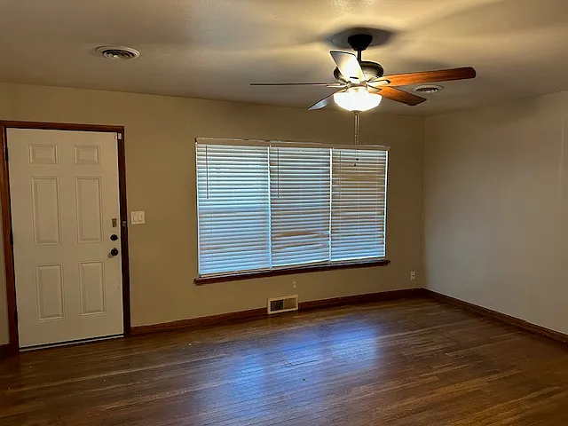 3 bed, 995 sqft, $1,150 — Photo 2