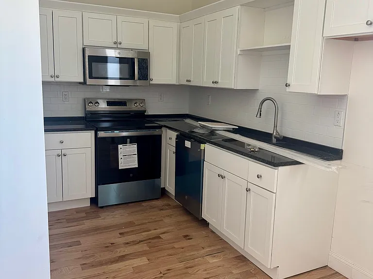 157 Green St #2B — Photo 17