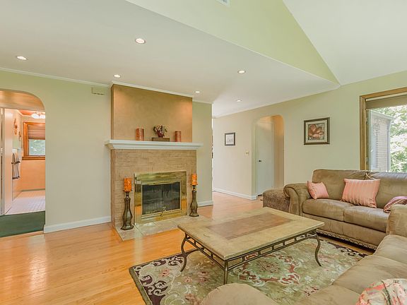 4th image of 45 Belknap Dr