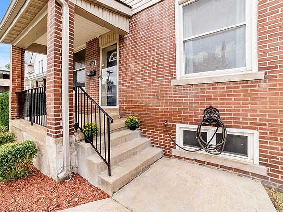 3rd image of 2923 Macklind Ave