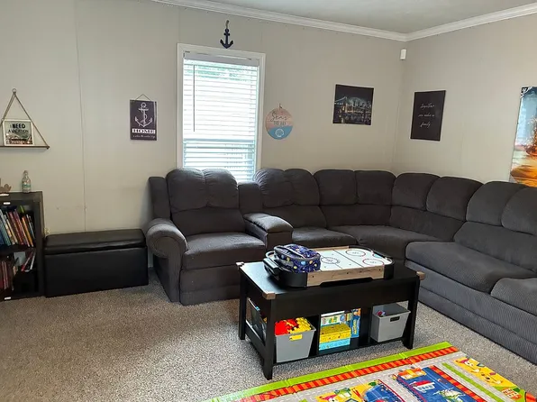 1220 NW 57th St, Kansas City, MO 64118