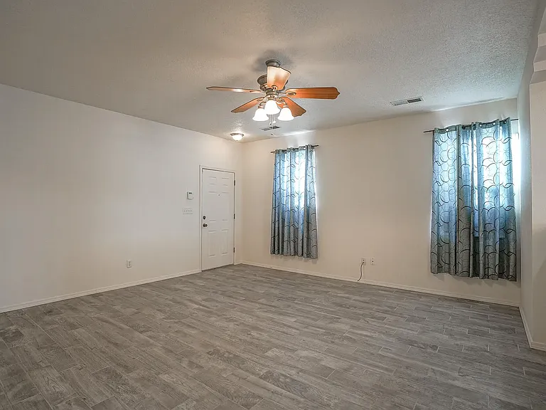 723 Seaborn Dr SW — Photo 9