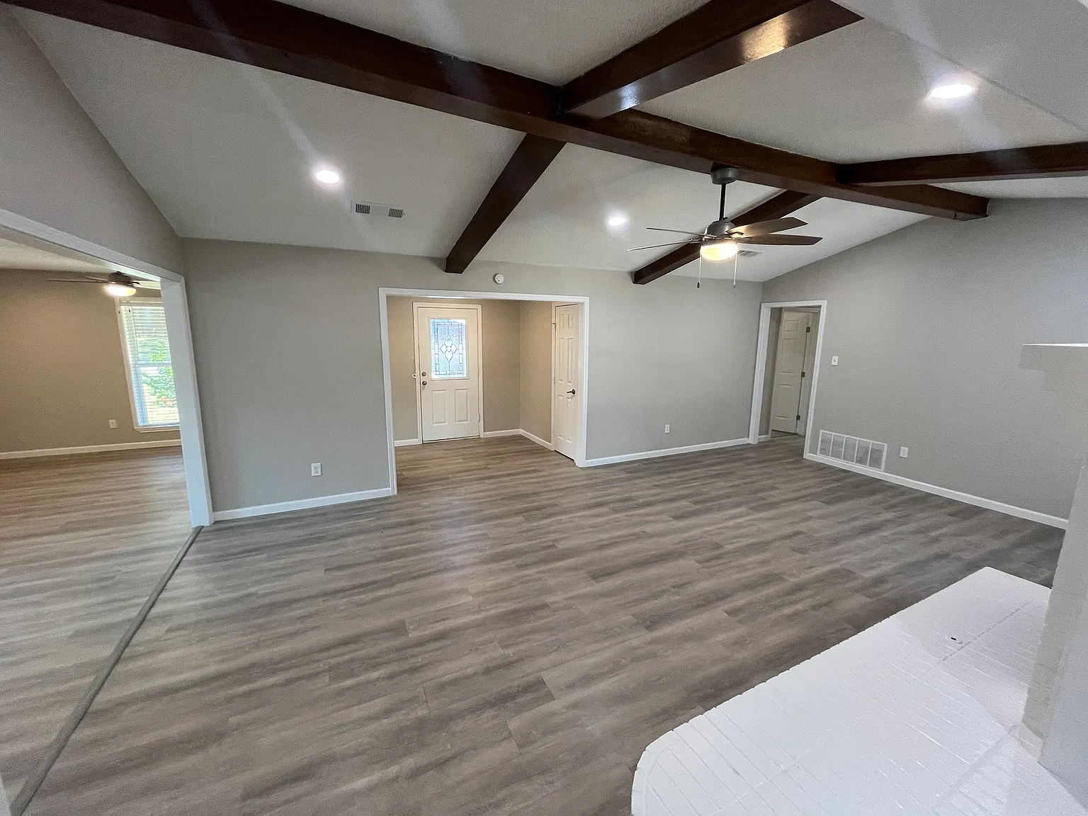 3 bed, 1817 sqft, $1,975 — Photo 4