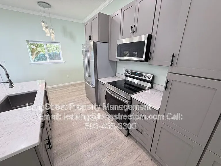 758 Browning Ave S #B — Photo 11