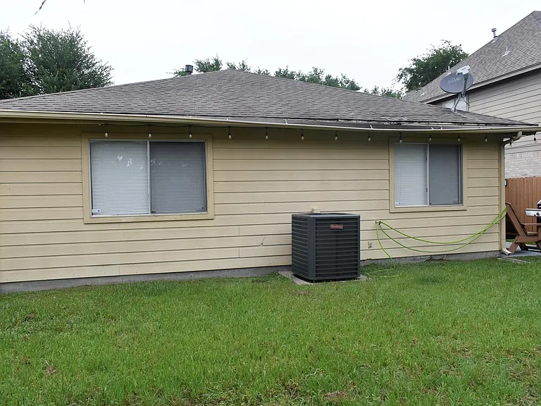 10519 N Newpark Dr — Photo 20