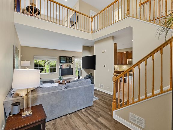 5th image of 187 Southwicke Dr