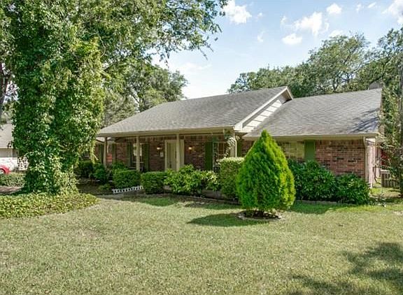 2nd image of 722 Forest Ln