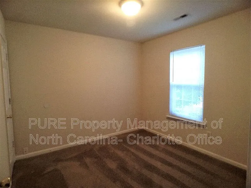 3 bed, 2.0 bath, 1171 sqft, $1,689 — Photo 2