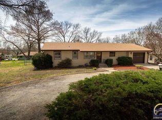 621 NW Sanford Ln, Topeka, KS 66617