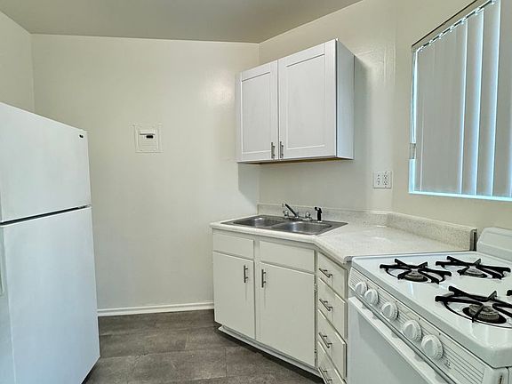 5th image of 3730 Clarington Ave #6