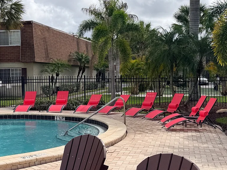 Park Pointe Apartments — Photo 7