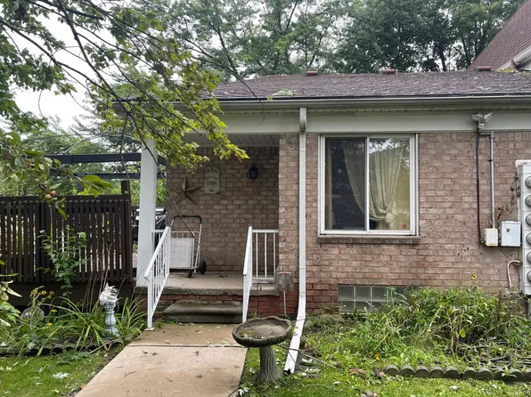 27209 Winchester Ter, Brownstown, MI 48183