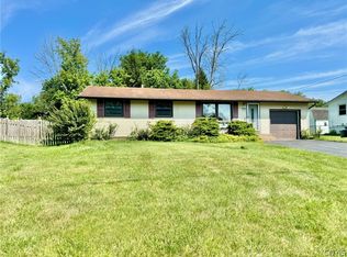 114 Willowwood Ln, Camillus, NY 13031