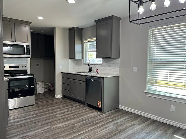 201 N Pecan St — Photo 4