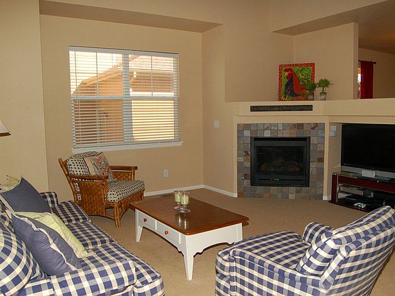 3rd image of 717 Jarvis Dr