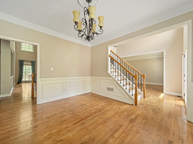 375 White Rose Trce — Photo 4