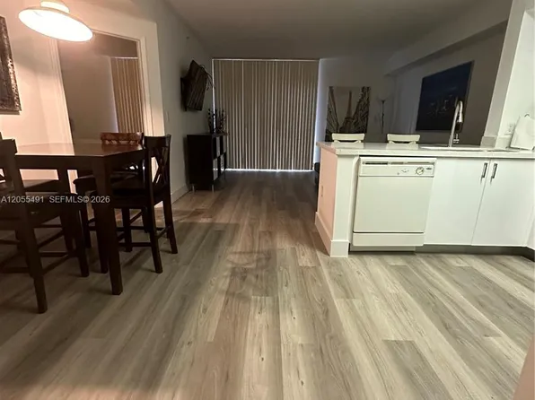 5085 NW 7th St APT 410, Miami, FL 33126