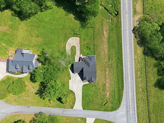3rd image of 120 Haywood Hills Rd