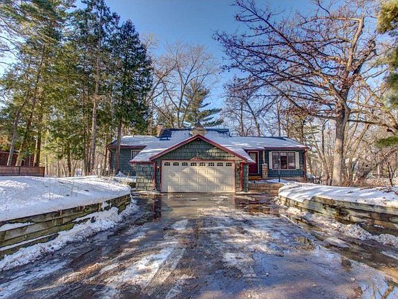 Cabin, lodge style home a short mile from downtown Wayzata. So cozy!