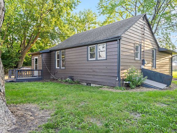 3rd image of 614 N Douglas St