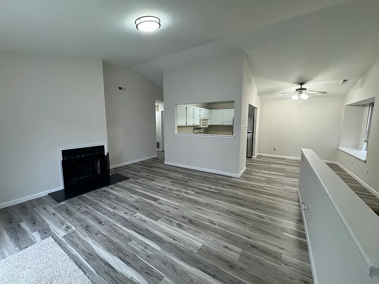 4834 Hawthorne Ln — Photo 5