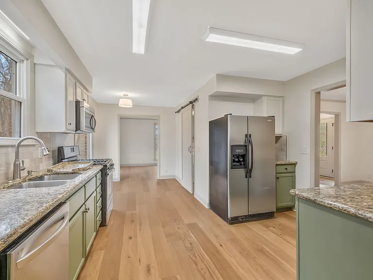 115 Pascal Dr — Photo 24