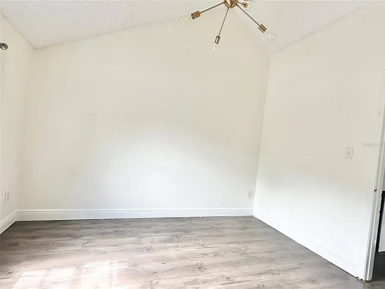 122 S Bulova Dr — Photo 35