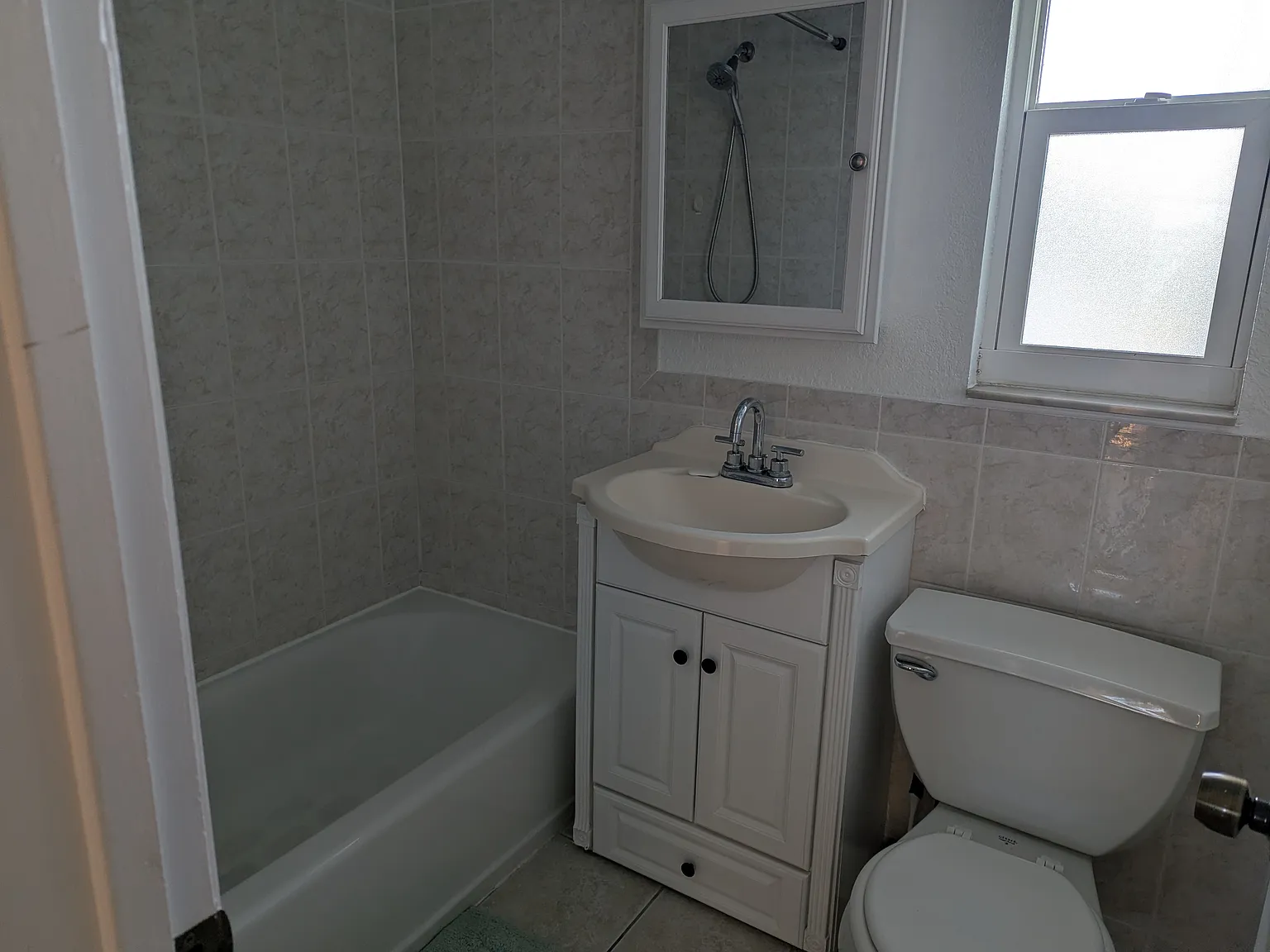 1 bed, 400 sqft, $1,850 — Photo 4