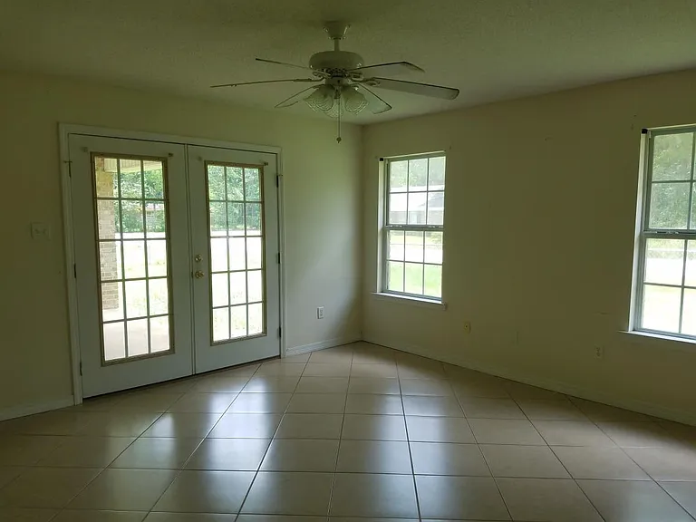 2025 Woodville Ln — Photo 5