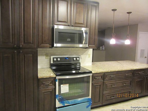 5th image of 106 Surrey Ln