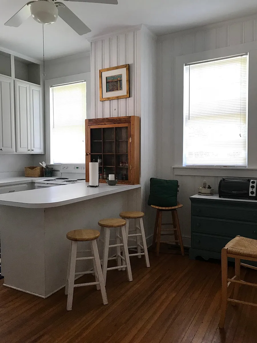 Kitchen - 1300 Summerville Ave