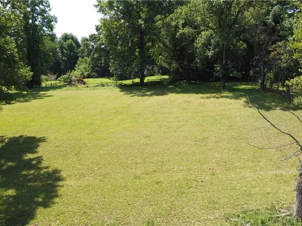 East St, Jonesville, NC 28642