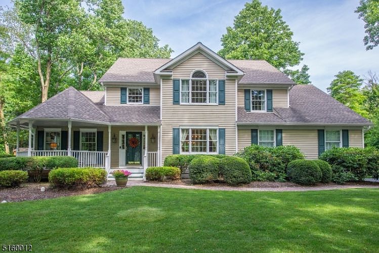 1st image of 25 Sweetwood Dr