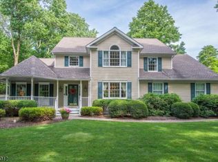 25 Sweetwood Dr, Randolph, NJ 07869