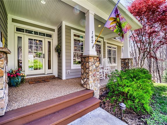 3rd image of 142 Fairway Oaks Drive