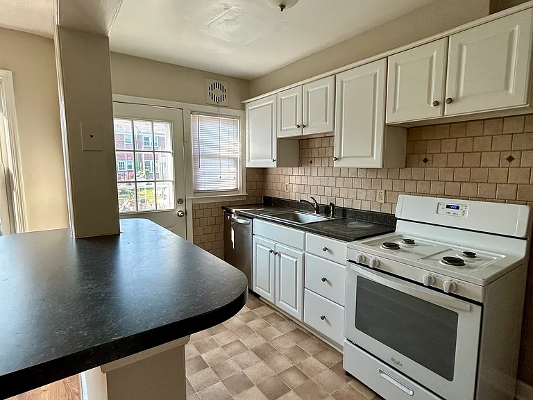 2103 Redthorn Rd — Photo 1