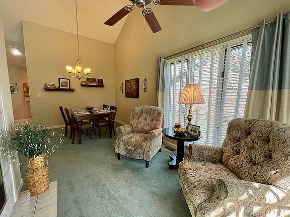 5th image of 653 Brook Dr