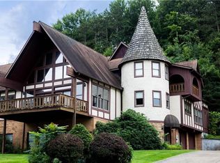 209 Briarwood, Indiana, PA 15701