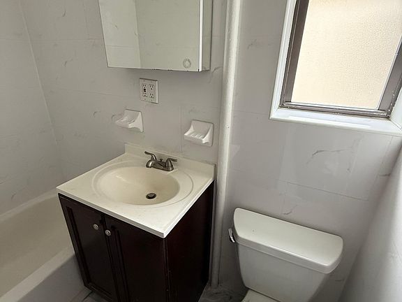 4th image of 328 E 78th St APT 19