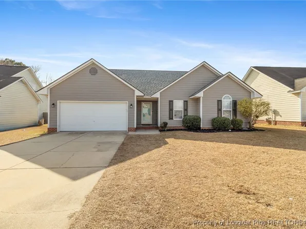 1011 Gatesville Dr, Hope Mills, NC 28348