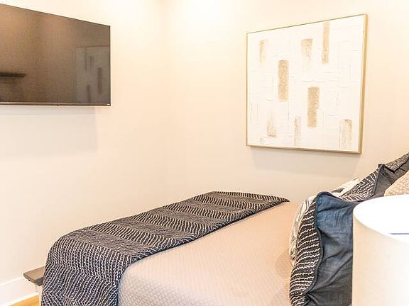 2nd image of 1326 Newcastle St #100